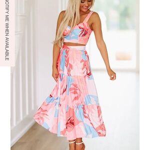 Like New! Women’s Floral Print Top and Maxi Skirt - Size Small